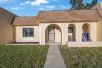 Charming 2-bedroom villa in Seminole with pool, WiFi and AC