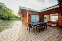 Beautiful 2Br/2BA Overwater Villa: Bastimentos, AC, Wifi, Kayaks & Sups Included - 4-Star