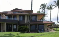 Beachfront  / Corner  / Renovated / 2nd floor condo unit: F-204 - 프라이빗 풀