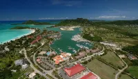 The Caribbean's premier vacation villa on the water in Jolly Harbour - maisons de vacances
