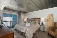 Dog-Friendly Oceanfront Condo, Walk-in Shower & Pools - 3 estrellas
