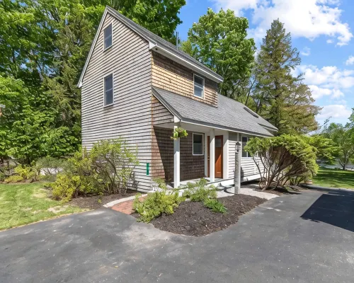 Sebago Breeze Lake House Hotels in Casco