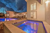 9000 Sqft Estate/Pickleball/Basketball/Pool/HotTub/9 Bdrm/8 Bath/23Beds/Sleeps35 - 5-Star