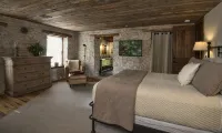 Historic Limestone Estate in the Tallgrass Prairie - Boutique