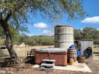 3-Acre Hill Country Retreat w/ Private Office Cabin & Fenced Yard Hotele w: Spring Branch