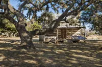 Voted Most Romantic! 1800's Peach Cabin/Close to Downtown/Hot Tub/Peaceful! - Hytter