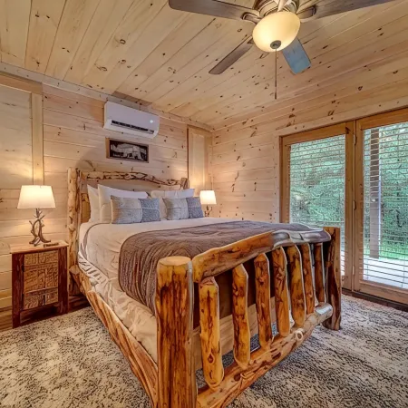 Cabin with 3 Bedrooms, Game Room, Sunrise & Mountain Views!