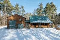Spacious 5-bedroom chalet with AC and WiFi in charming Chester