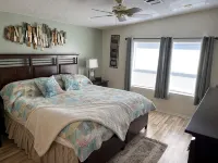 Waterfront: Jacuzzi, SUP, Kayaks, Big H2O Mat, Fun Room, Ping Pong, Dock & Canoe - Gym