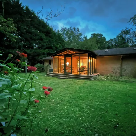 Cheerful Mid Century 3/2 Hideaway in Brevard
