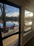 Peaceful Riverfront Cottage with Private Hot tub