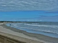 2 BEDROOMS, 3BEDS 1.5 BATH! OCEAN ROAD ! Sleeps 6 1 mile to beach, dining &shops - 2-Star