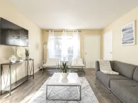 Walkable condo in heart of vibrant D/n Redmond,  m/s from Microsoft, woodinville Hotel di Redmond