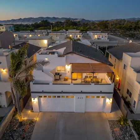 Steps Away From Pismo Beach with Poker/Foosball Table/EV Charger/BBQ grill