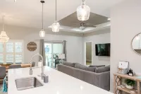 New, charming 3-bedroom home with pool - 3성급