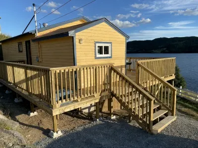 One bedroom two bath beach house over looking the ocean. Hotel a 