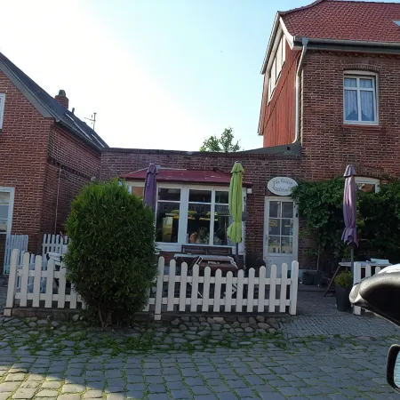 Moly 2 accommodation with garden