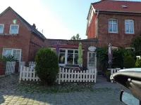 Moly 2 accommodation with garden