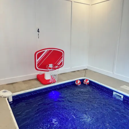 3 miles to Dollywood! Family size Cabin with Indoor Pool/Games, PS 5 & Hot tub