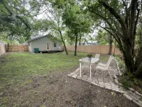 Farmhouse !!  1 min to  Randy’s Icehouse, Tx Beer Co & Taylor Liquor & 5 Samsung - Wifi