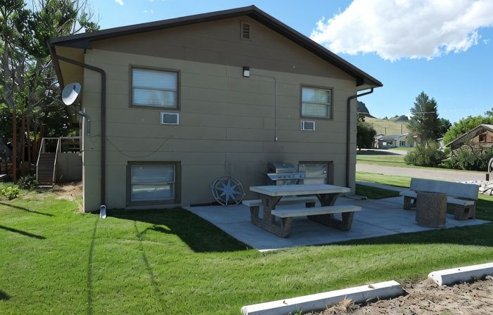 Freshly Remodeled 2 Bedroom, Full Kitchen, living Room Suite, in Cascade unit #3