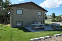 Freshly Remodeled 2 Bedroom, Full Kitchen, living Room Suite, in Cascade unit #1 - Apartments