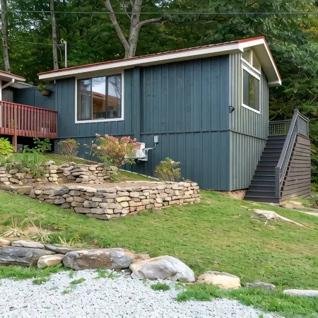 Cozy and comfortable, recently update studio house near Highlands and Cashiers