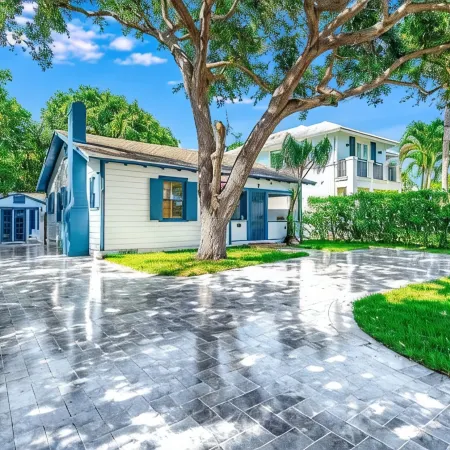 2 BD Historic Delray Beach Cottage walk to the Ave
