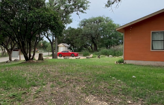 Hummingbird Cabin, located down Riverroad close to local shops and restaurants!