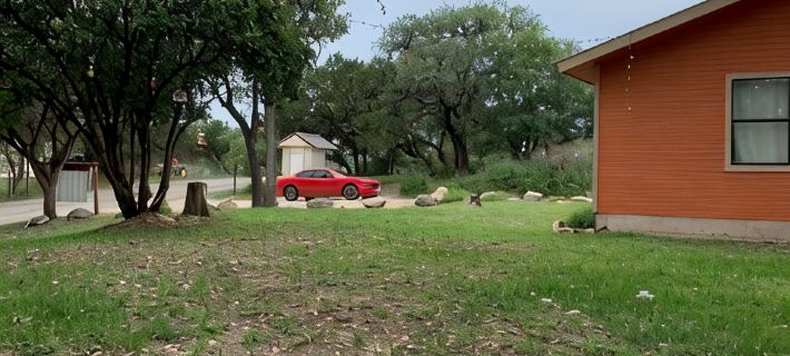 Hummingbird Cabin, located down Riverroad close to local shops and restaurants! Ξενοδοχεία στην πόλη Uvalde County