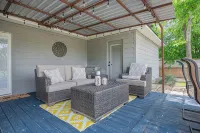 The Rustic Retreat!  with a Game Room & Hot Tub! - ห้องครัว
