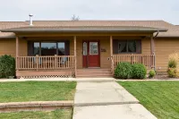 Beautiful Spacious Home - Near Fergus High School - Homestays