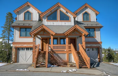 Super Ski Pad - True Ski-in/Ski-Out Retreat. Private Hot Tub. Walk to Adventure - อ่างจากุชชี่