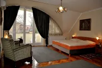 Barokk Antik Guest Hause - parkir