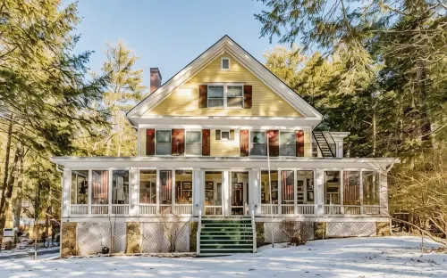 Brookview Manor Inn