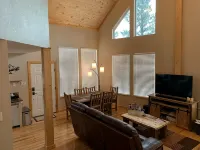 Cozy Cabin with Modern Amenities (Pet Friendly)