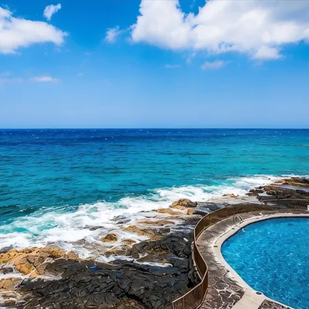 Partial Ocean View * Ocean View Complex * AC * King Bed * Casa de Emdeko