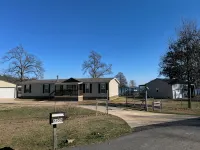 Lakefront quiet Charming 3-bedroom house with WiFi and AC in serene Shreveport. - Homestays