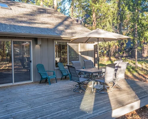 Spacious Sunriver retreat w/hot tub + bikes. Family + Pet Friendly! 선리버 호텔