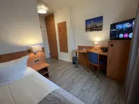 Hotel Niederräder Hof Hotels near Schwanheim