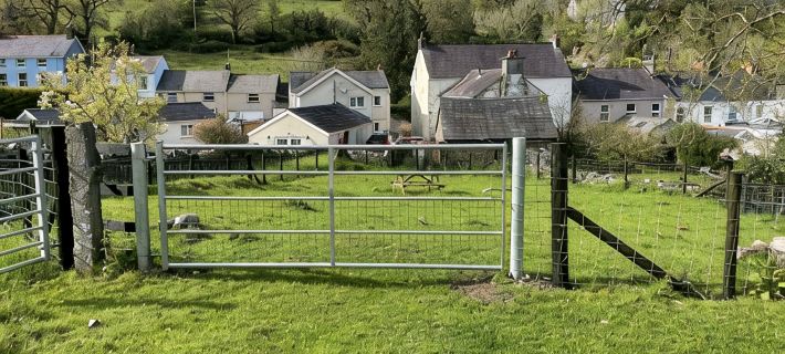 Family & dog friendly seaside flat Llansteffan Carmarthen West Wales sleeps 5 Hotels in Carmarthen