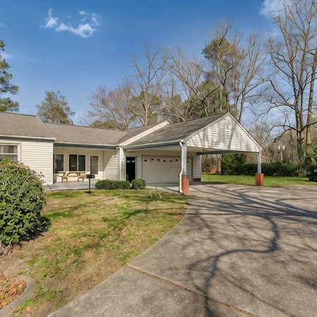 Large House with Ample Parking, Game Room, and 2 Living Rooms. Great for Groups.