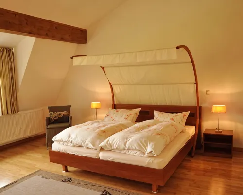 Beach house, 200 square meters. Wf., Directly on the Plauer See, Müritz, 30m to beach, Sky Hotéis em Funfseen