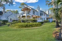 Luxurious Shipyard Evian Condo 196, with Close Access to Beach, Golf and Pool. - Villas