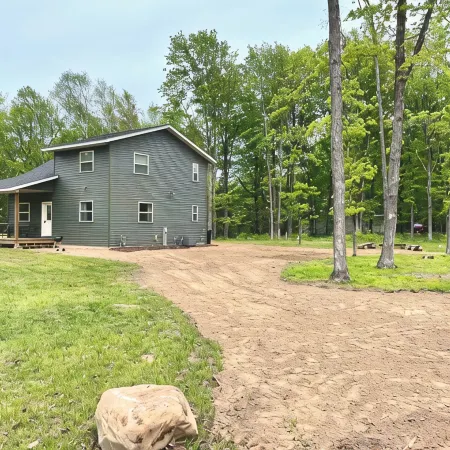 Brand New Build on Private Lake! Starlink Internet!