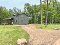 Brand New Build on Private Lake! Starlink Internet!