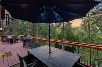 New! Rustic & cozy cabin w/pool table, deck, garage, dog friendly! - 4 tähden