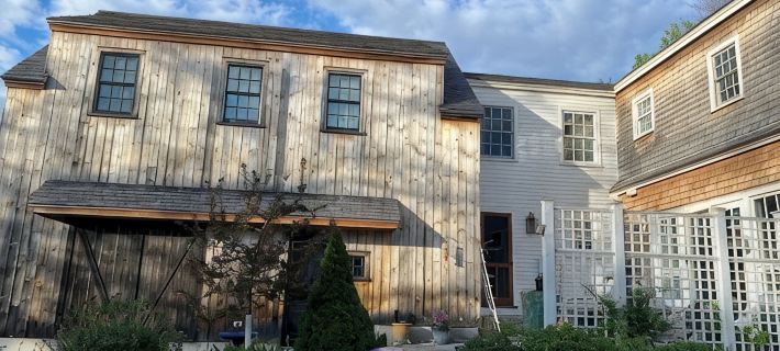Sunny, private apartment. Walk to Kennebunk Village. Close to beaches. 케네벙크 호텔