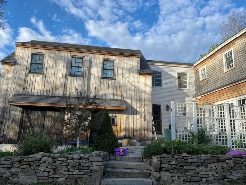 Sunny, private apartment. Walk to Kennebunk Village. Close to beaches.