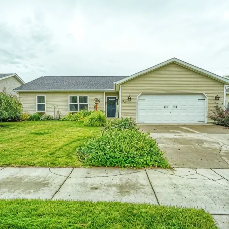 Close to Glacier Park! 4 Bedroom, 2 bath Family and Pet Friendly Comfy Home